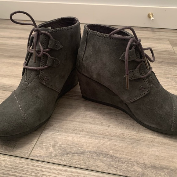 Tom Booties - Picture 2 of 5